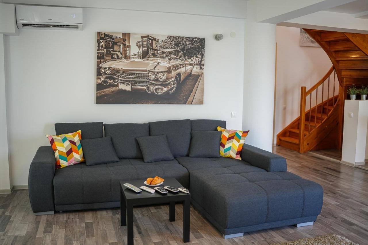 Penthouse With Huge Rooftop & Amazing City View Bucarest Exterior foto