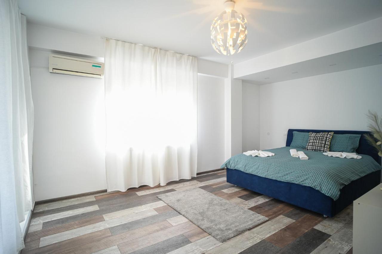 Penthouse With Huge Rooftop & Amazing City View Bucarest Exterior foto